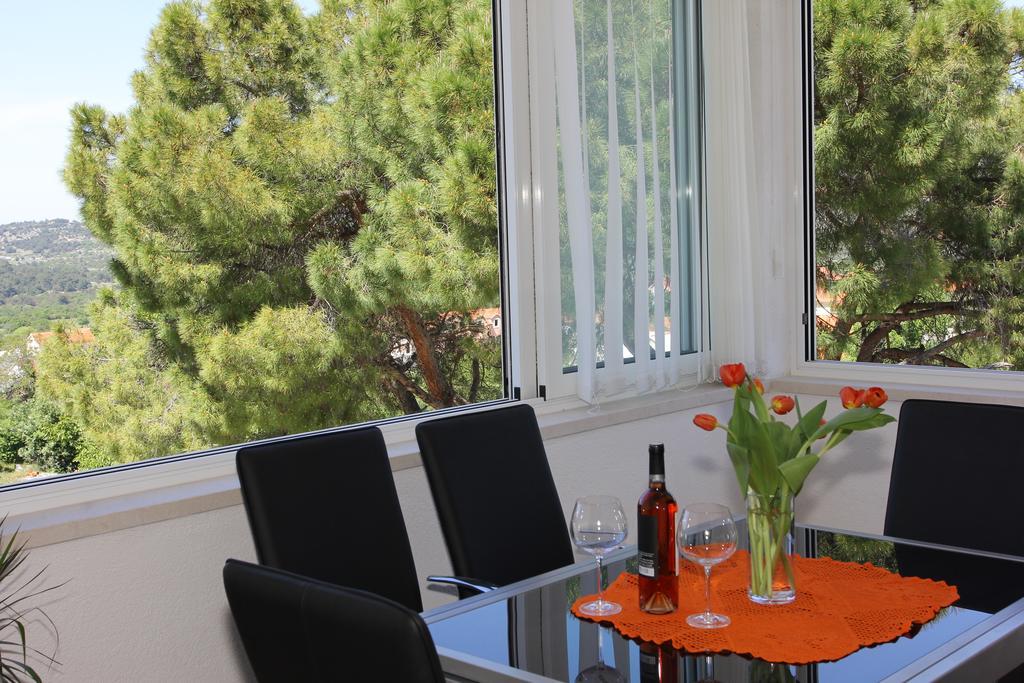 Holiday House Pine Tree Nerezisca Eksteriør billede